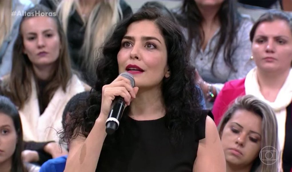 "Eu sou oposição a muitas coisas desse governo, do governo Dilma, do PT, desde a época do projeto de Transposição [do Rio São Francisco], mas eu vejo a importância desse governo e a legalidade que deve ser preservada, ele tirou milhões de pessoas da pobreza e da miséria. Não acho legítimo esse processo do impeachment, o quanto foi armado, o quanto foi um golpe”, disse a atriz Letícia Sabatella