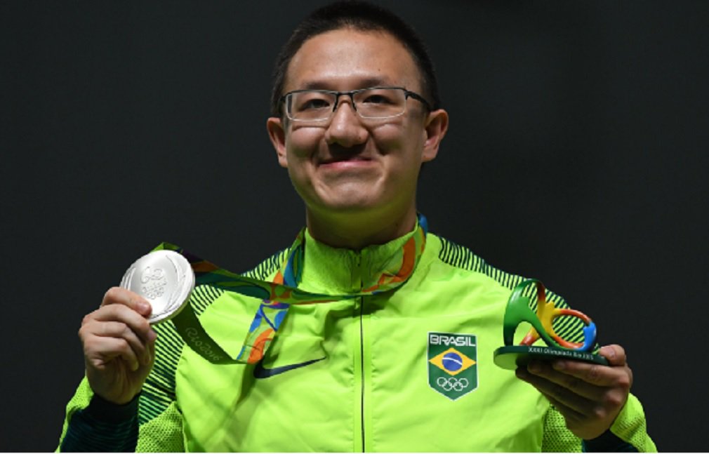 Conquista veio com Felipe Wu, que ficou em segundo lugar na disputa com pistola 10m; vietnamita XuanVinh Hoang conquistou o ouro, na prova disputada no Centro Olímpico de Tiro, no Parque de Deodoro  e o chinês Wei Pang terminou com o bronze; última medalha brasileira do tiro havia sido conquistada há 96 anos