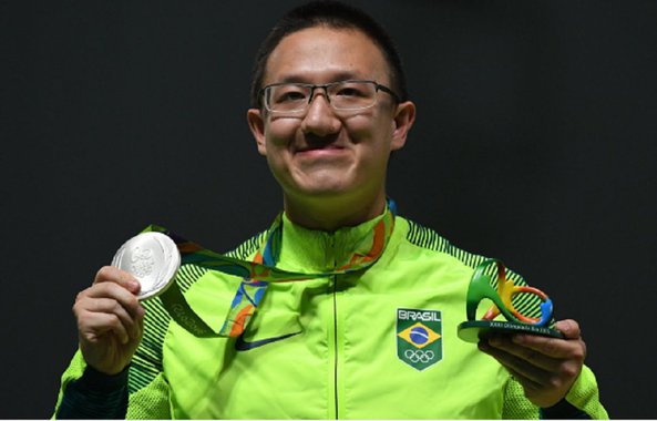Conquista veio com Felipe Wu, que ficou em segundo lugar na disputa com pistola 10m; vietnamita XuanVinh Hoang conquistou o ouro, na prova disputada no Centro Olímpico de Tiro, no Parque de Deodoro  e o chinês Wei Pang terminou com o bronze; última medalha brasileira do tiro havia sido conquistada há 96 anos