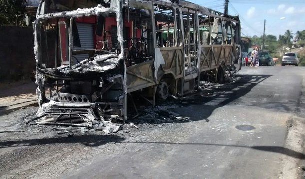 Foram presos suspeitos de ataques a ônibus e prédios públicos na Região Metropolitana de São Luís. Segundo informações da Superintendência de Investigações Criminais (Seic), mais cinco acusados foram capturados nos últimos dias; o número de prisões é resultado da integração das forças de segurança do Estado na rápida repressão aos atentados e busca e apreensão dos envolvidos