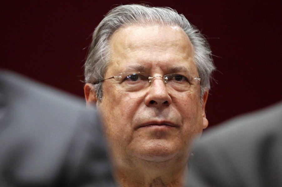 "Movida por convicções, a Lava Jato deduziu que a sigla ‘JD’,  na planilha de pagamentos da Odebrecht, era uma referência a José Dirceu ou à sua empresa, a JD Consultoria. Agora, ao prender Antonio Palocci, convencida de que ele é o 'italiano', a Lava Jato admite que errou e que a sigla 'JD' é uma referência a Jucelino Dourado, ex-chefe de Gabinete de Palocci", diz a colunista Tereza Cruvinel; "Dirceu está peso há mais de um ano em Curitiba e foi condenado pelo juiz Sergio Moro a 20 anos e dez meses de prisão por corrupção passiva, lavagem de dinheiro e organização criminosa. A pergunta que fica é se, reconhecido o engano de R$ 48 milhões, Moro vai rever a 'dosimetria' da pena de Dirceu"