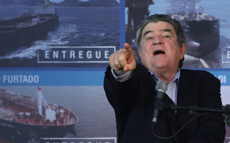 Fico pensando: como crescerá a garotada que hoje vê essas tais delações a torto e a direito. Tempo em que delatar é uma forma de, além de não ser punido, ser premiado. Tempo em que delatar se tornou um valor ético e moral