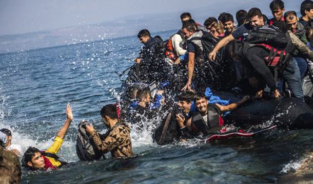 Organização Internacional para as Migrações (OIM) informou que 3.930 imigrantes morreram durante a travessia do Mar Mediterrâneo em 2016; número já é muito superior ao registrado durante todos os 12 meses do ano passado, quando 3.777 pessoas perderam a vida nas rotas marítimas; "Como há muitas buscas e missões de salvamento em andamento, a estimativa mínima de 3.930 mortes de imigrantes até agora deve subir nos próximos dias, quando mais informações emergirem", informou a OIM