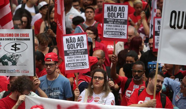 Votação final do processo de impeachment pelo Senado, marcada para o dia 29, deverá provocar uma grande mobilização popular organizada pelos movimentos sociais e partidos políticos contrários ao afastamento definitivo da presidente eleita Dilma Rousseff; ideia é colocar 60 mil pessoas no gramado do Congresso Nacional, em Brasília, como forma de pressionar os senadores a votarem contra o golpe