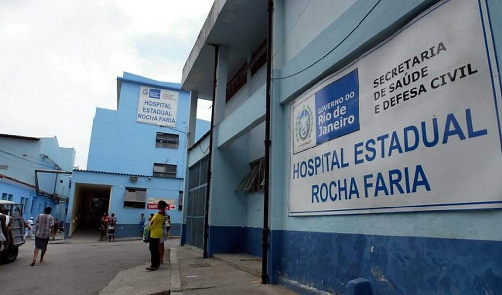 A Polícia Civil vai investigar o caso envolvendo 63 corpos encontrados em condições inadequadas no necrotério do Hospital Municipal Rocha Faria, durante investigação realizada pelo MP-RJ; entre os 63 corpos encontrados 36 eram de bebês; segundo informações da Polícia Civil, a 35ª Delegacia Policial (Campo Grande) já instaurou procedimento para apurar o caso; segundo a assessoria de imprensa da polícia, oficialmente a corporação não recebeu nenhuma informação, admitindo que tomou conhecimento do caso pela imprensa