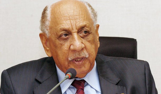 O Superior Tribunal de Justiça (STJ) concedeu habeas corpus ao ex-vice-governador do Distrito Federal Benedito Domingos (PP), 82 anos; ele deixa o regime semiaberto e passa a cumprir prisão domiciliar. Além da idade avançada, o estado de saúde de Domingos foi usado como argumento pela defesa; a pedido do MPF, o STJ havia solicitado a prisão imediata de Domingos, condenado a cinco anos e oito meses de prisão em regime semiaberto por fraude em licitações e a quatro anos por corrupção passiva – os crimes teriam sido praticados em 2008, quando ele era deputado distrital