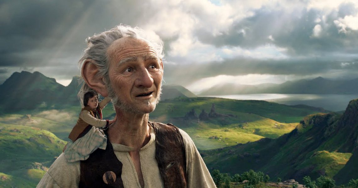 Diretor Steven Spielberg está de volta aos filmes feitos com um olhar infantil em "O Bom Gigante Amigo", adaptação cinematográfica do livro do autor britânico Ronald Dahl; aventura acompanha a jovem Sophie, interpretada por Ruby Barnhill, que conhece um gigante, vivido pelo vencedor do Oscar Mark Rylance, que, ao contrário de seus colegas, não devora crianças; "Eu não nadava nessa piscina infantil há muito tempo", disse Spielberg