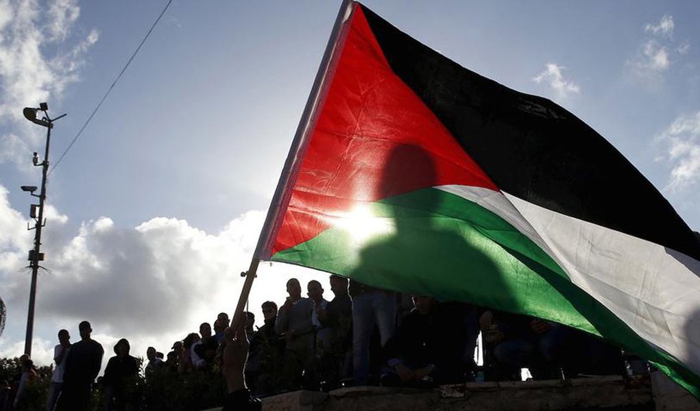 Supremo Tribunal da Palestina anunciou em Ramallah a suspensão temporária das eleições municipais na Cisjordânia e na Faixa de Gaza, que estavam programadas para ocorrer em 8 de outubro; "A eleição não pode ocorrer em Jerusalém e seus arredores. Além disso, há problemas com a formação de tribunais em Gaza... Portanto, a Corte decide parar a eleição", justificou a Corte por meio de um comunicado; não foi marcada uma nova data para o pleito