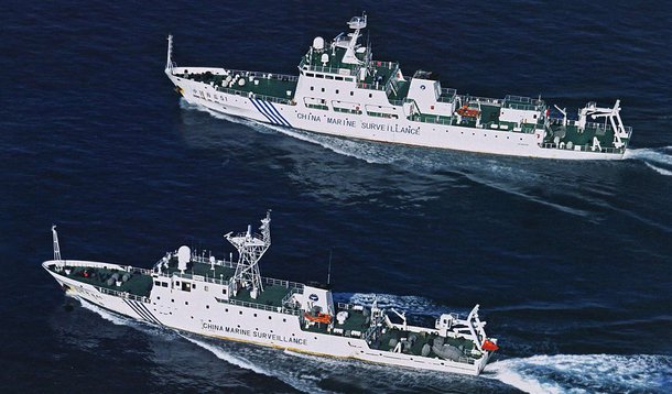 Juízes de um tribunal arbitral em Haia rejeitaram nesta terça-feira as reivindicações chinesas de direitos econômicos sobre amplas partes do Mar do Sul da China, em decisão que será comemorada como uma vitória pelas Filipinas; região é rica em recursos minerais, energia e pesca, além de ser rota por onde passa cerca de 50% do comércio marítimo mundial; China informou que não irá acatar a decisão