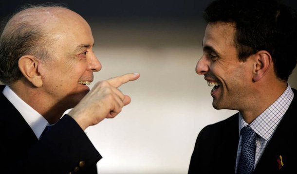 Em encontro com o líder opositor venezuelano Henrique Capriles, chanceler José Serra disse que o Brasil vê "com bons olhos" a convocação do referendo revogatório contra o presidente Nicolás Maduro, segundo nota divulgada pelo ministério; é a primeira vez que o Itamaraty se posiciona abertamente em favor do referendo; "O ministro enfatizou o imperativo de que sejam plenamente respeitadas a constituição e as leis venezuelanas e, nesse sentido, a independência e as prerrogativas dos diferentes poderes do Estado, de modo a que prevaleça a vontade soberana do povo venezuelano", diz o comunicado