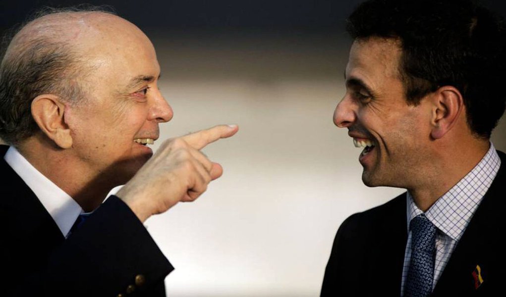 Em encontro com o líder opositor venezuelano Henrique Capriles, chanceler José Serra disse que o Brasil vê "com bons olhos" a convocação do referendo revogatório contra o presidente Nicolás Maduro, segundo nota divulgada pelo ministério; é a primeira vez que o Itamaraty se posiciona abertamente em favor do referendo; "O ministro enfatizou o imperativo de que sejam plenamente respeitadas a constituição e as leis venezuelanas e, nesse sentido, a independência e as prerrogativas dos diferentes poderes do Estado, de modo a que prevaleça a vontade soberana do povo venezuelano", diz o comunicado