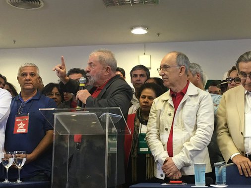 Criar um "grupo de amigos da democracia", a principal mensagem política da entrevista coletiva do ex-presidente Lula, agorinha