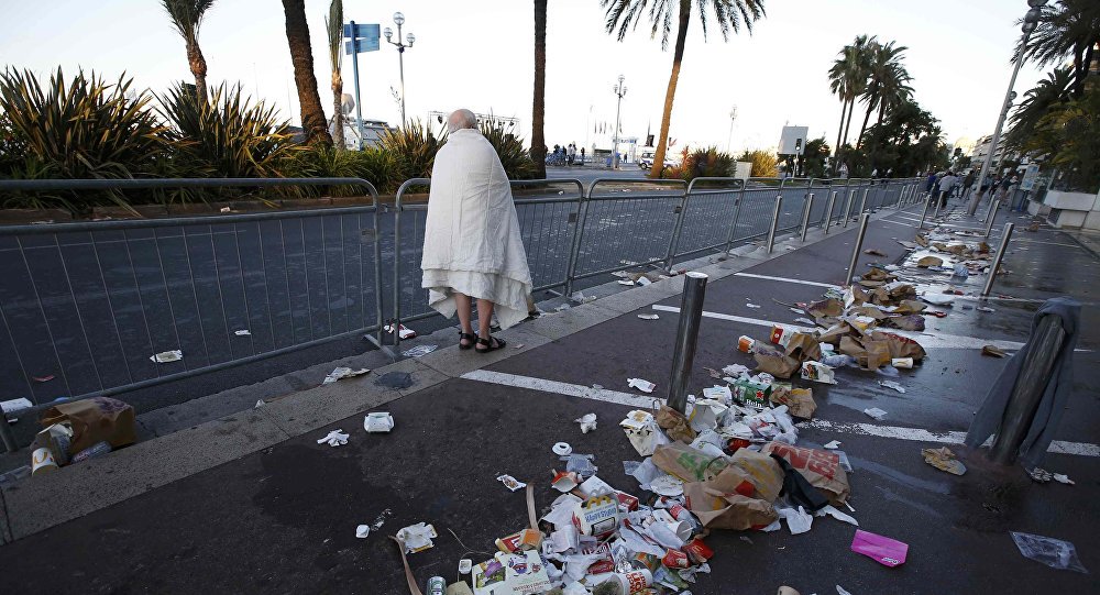 "Em coordenação com autoridades de segurança francesas, a polícia federal está aumentando seu controle na área de tráfego fronteiriço com a França", informou a polícia em comunicado; ao menos 84 pessoas foram mortas e dezenas ficaram feridas após um agressor avançar com um caminhão contra uma multidão que celebrava o feriado do Dia da Bastilha em Nice