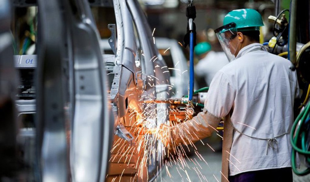 Segundo dados da Pesquisa Industrial Mensal – Produção Física (PIM-PF), divulgados nesta terça-feira 2 pelo Instituto Brasileiro de Geografia e Estatística (IBGE), esta é a quarta alta consecutiva do indicador nesse tipo de comparação; apesar disso, a produção teve queda de 6% na comparação com junho do ano passado