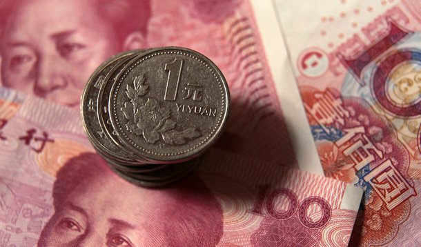 O Banco Central chinês anunciou nesta segunda-feira (30) a desvalorização do yuan (a moeda chinesa) para a cotação mais baixa em mais de cinco anos, em relação ao dólar norte-americano, no momento em que se espera uma subida das taxas de juros nos Estados Unidos