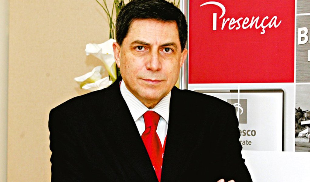 Segundo a colunista Sônia Racy, o presidente do Bradesco, Luiz Trabuco, ficou surpreso com o fato de a Justiça Federal em Brasília ter acolhido denúncia feita pela PGR no caso Zelotes; entretanto, ele se mostrou sereno e diz que vai usar o que chama de “oportunidade de defesa, que será ampla, certamente”; sua sensação é estar “em uma peregrinação na qual nossos valores e verdades estão postos à prova”, emendando ser este um momento de “superação das angústias e dificuldades”
