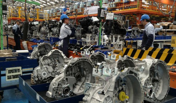 A Confederação Nacional da Indústria (CNI) informou que, diante da melhora das expectativas de empresários e consumidores e dos sinais de que o país começa a superar a crise, as estimativas sobre o desempenho da economia este ano foram revisadas; as novas previsões indicam que o PIB – a soma de todas as riquezas produzidas pelo país) encolherá 3,1% em 2016, menos do que os 3,5% estimados no segundo trimestre