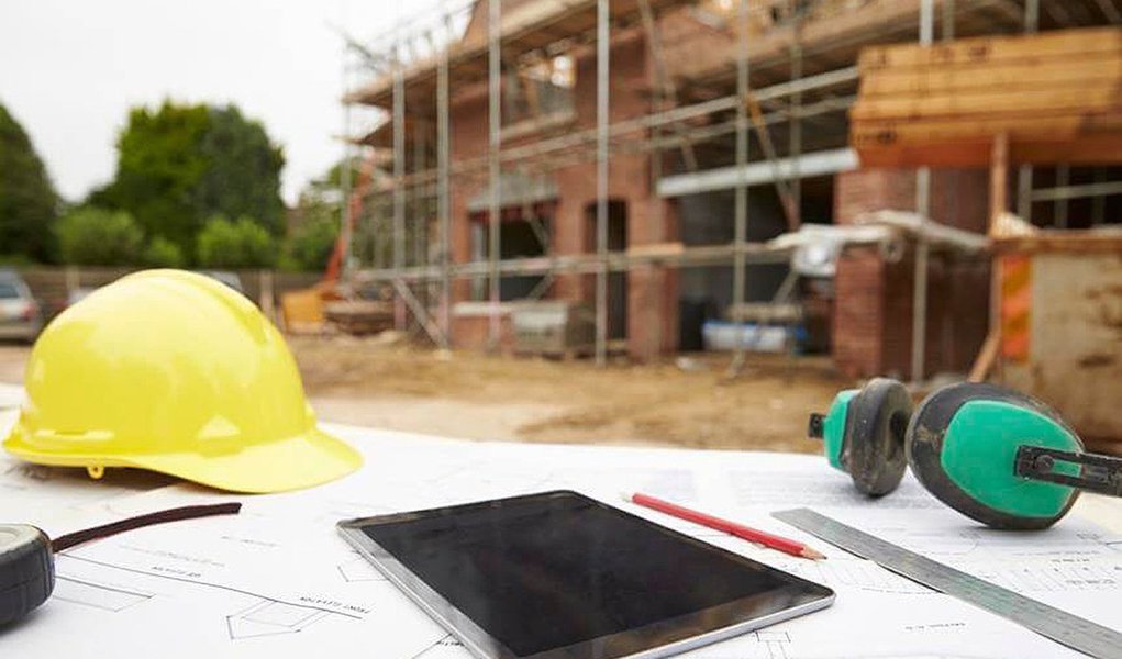 A confiança na economia pregada por Michel Temer e seus ministros não é compatível com a realidade; setor de construção civil cortou 31,1 mil postos de trabalho em julho, queda de 1,13% no nível de emprego em relação a junho; essa foi a 22ª baixa consecutiva no setor; no acumulado de janeiro a julho, foram fechadas 170,3 mil vagas; em 12 meses, o número de empregos suprimidos soma 468,8 mil