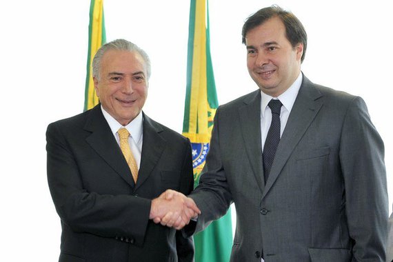 Estamos em face do colapso do sistema partidário, atingido pela inautenticidade, falência representativa e absoluta renúncia a qualquer ordem de opção ideológica ou programática