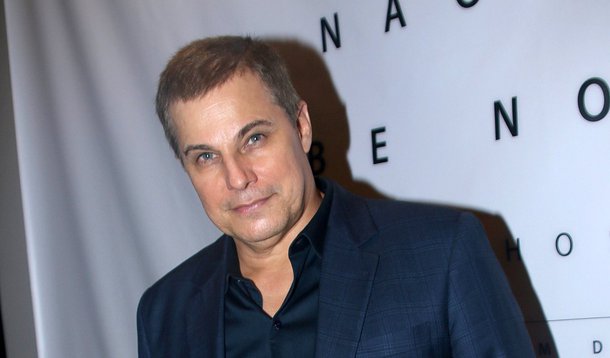 Edson Celulari foi diagnosticado com um linfoma não-Hodgkin, mesmo tipo de câncer do governador do Rio Luiz Fernando Pezão, que afeta o sistema de defesa do organismo; "Foi um susto, mas estou bem e ao lado de pessoas amadas. A equipe médica é competente e experiente. Estou confiante e com pensando positivo", disse