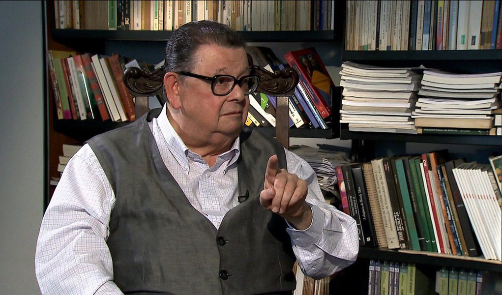 ‘Como justificar o aumento do funcionalismo aprovado na noite de 2/6, quando o trabalhador do setor privado enfrenta o desemprego e a redução salarial? Ninguém se conformará com o argumento de que "ele já estava no orçamento". Sim, num orçamento com um déficit de 2,5% do PIB!’, questiona o ex-ministro Delfim Netto; segundo ele, talvez a relação custo/benefício não tenha sido bem calculada, mas a sua troca política pela aprovação da DRU era essencial