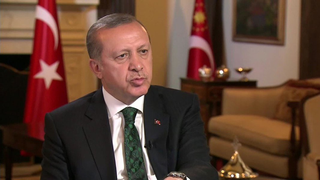 Em entrevista à CNN, o presidente da Turquia, Tayyip Erdogan, disse que o povo turco quer a pena de morte -- abolida há mais de uma década -- para os envolvidos na tentativa fracassada de golpe de Estado no país; "As pessoas nas ruas fizeram esse pedido", disse; segundo ele, cabe ao Parlamento do país decidir se restabelece a pena de morte, mas se assim for definido ele tornaria lei essa medida