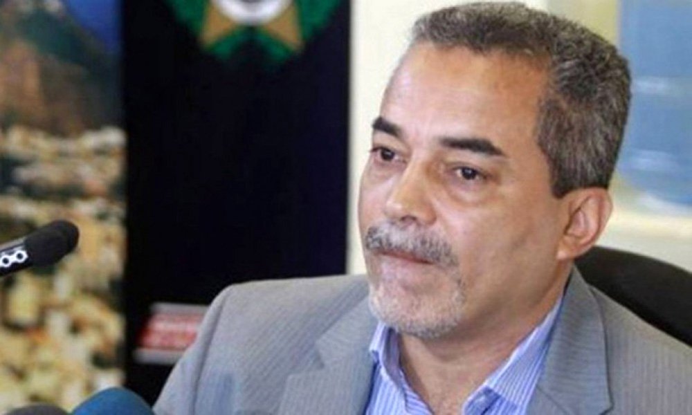 O ex-delegado da Delegacia de Proteção do Meio Ambiente (DPMA) Fernando Cesar Magalhães Reis foi condenado a 97 anos de prisão pela Justiça, pois, de acordo com a denúncia do Ministério Público (MP-RJ), o ex-delegado comandava uma organização criminosa, composta por agentes da DPMA, para extorquir dinheiro de empresários; os policiais civis José Luiz Fernandes Alves e Conrado Zimmermann Coimbra também receberam a mesma pena; laudos periciais apontavam crimes ambientais inexistentes e, como consequência, as vítimas eram ameaçadas de prisão em flagrante ou de instauração de investigação