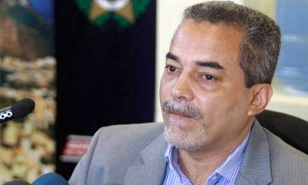 O ex-delegado da Delegacia de Proteção do Meio Ambiente (DPMA) Fernando Cesar Magalhães Reis foi condenado a 97 anos de prisão pela Justiça, pois, de acordo com a denúncia do Ministério Público (MP-RJ), o ex-delegado comandava uma organização criminosa, composta por agentes da DPMA, para extorquir dinheiro de empresários; os policiais civis José Luiz Fernandes Alves e Conrado Zimmermann Coimbra também receberam a mesma pena; laudos periciais apontavam crimes ambientais inexistentes e, como consequência, as vítimas eram ameaçadas de prisão em flagrante ou de instauração de investigação