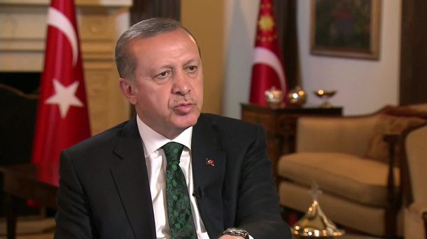 Em entrevista à CNN, o presidente da Turquia, Tayyip Erdogan, disse que o povo turco quer a pena de morte -- abolida há mais de uma década -- para os envolvidos na tentativa fracassada de golpe de Estado no país; "As pessoas nas ruas fizeram esse pedido", disse; segundo ele, cabe ao Parlamento do país decidir se restabelece a pena de morte, mas se assim for definido ele tornaria lei essa medida