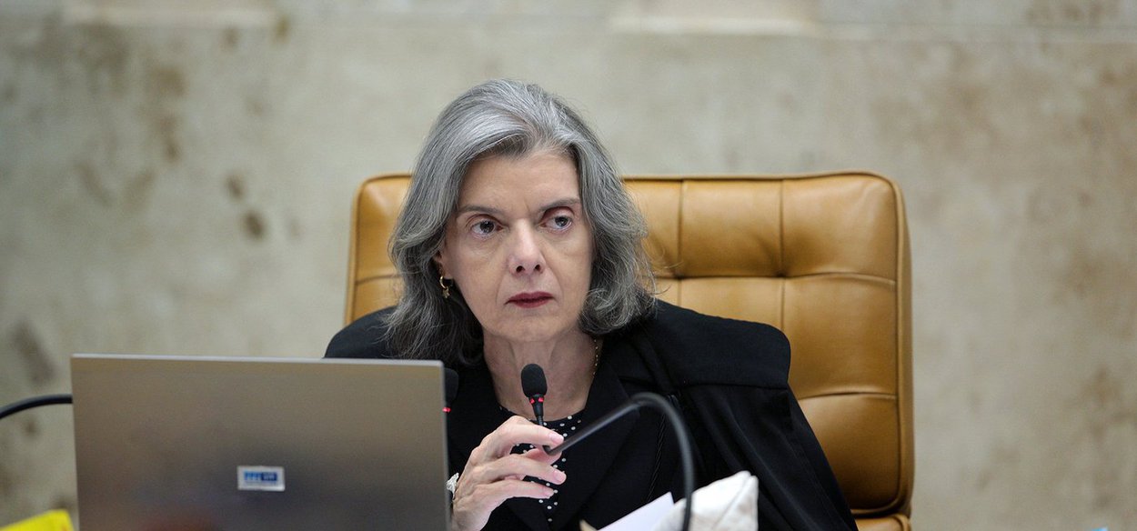 O atual presidente, Michel Temer, e os ex-presidentes Lula, Fernando Henrique Cardoso e José Sarney confirmara presença na cerimônia de posse da ministra Cármen Lúcia como presidente do Supremo Tribunal Federal, que acontecerá na próxima segunda-feira, dia 12, às 15h