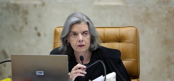 O atual presidente, Michel Temer, e os ex-presidentes Lula, Fernando Henrique Cardoso e José Sarney confirmara presença na cerimônia de posse da ministra Cármen Lúcia como presidente do Supremo Tribunal Federal, que acontecerá na próxima segunda-feira, dia 12, às 15h