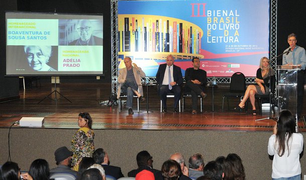 A feira literária acontecerá entre 21 e 30 de outubro; o sociólogo português Boaventura de Sousa Santos e a escritora Adélia Prado serão os homenageados desta edição