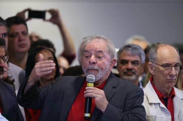 Não me demorarei aqui a examinar o ridículo no qual o "seo" Deltan Mortinazzo Dallagnol e os seus patéticos colegas procuradores da fiasquenta e miserável eticamente lava jato discursaram ao jogarem a verdade e a justiça nos esgotos de sua mediocridade