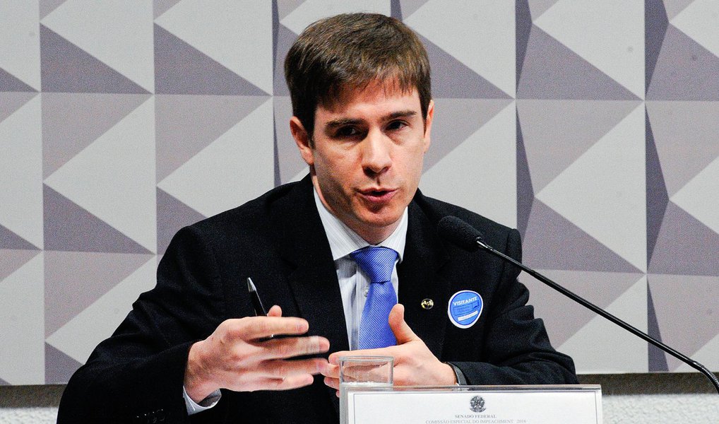 Ao depor na Comissão do Impeachment do Senado como testemunha de defesa da presidente eleita Dilma Rousseff, o coordenador da Secretaria de Orçamento Federal, Robson Azevedo Rung, disse que houve mudança em 2015 do entendimento do Tribunal de Contas da União sobre a abertura de créditos suplementares; "A Secretaria de Orçamento recebeu uma nova interpretação de algo que já estava bem sedimentado há bastante tempo. Esta mudança veio em 2015. Tanto é verdade que, em 2009, aconteceu situação semelhante e não houve nenhum tipo de apontamento de irregularidade por parte do Tribunal de Contas da União", afirmou
 