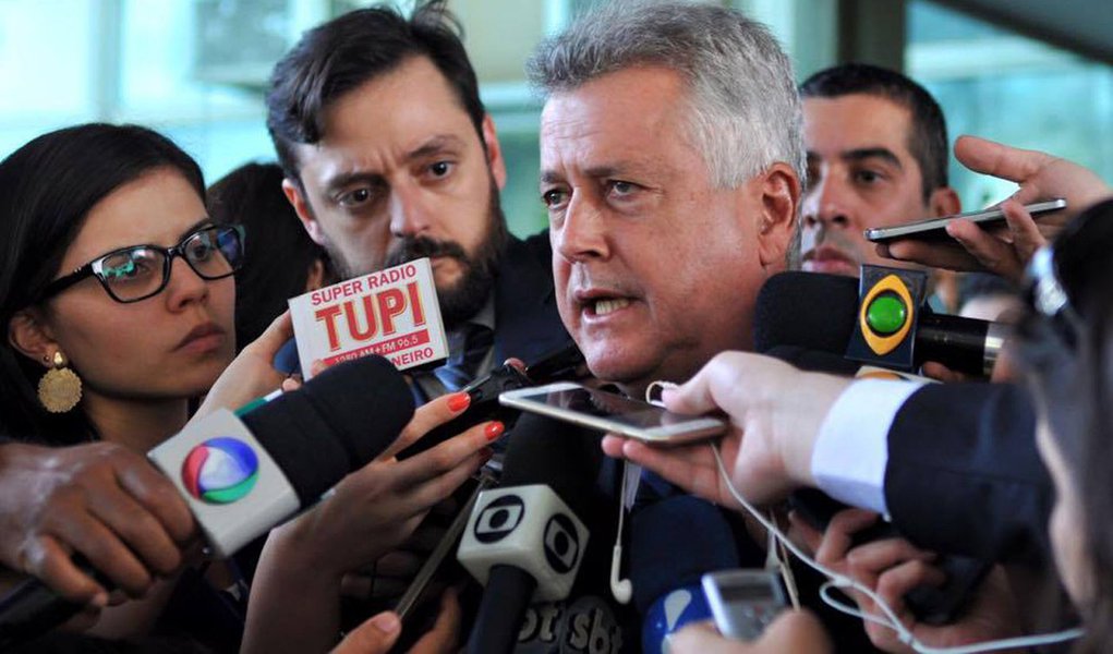 A designação aconteceu por decreto publicado no Diário Oficial do Distrito Federal desta segunda-feira (27); são 14 médicos (11 clínicos gerais e 3 pediatras), 18 enfermeiros, cinco farmacêuticos-bioquímicos-laboratório e 102 técnicos em saúde — dos quais 72 da área de enfermagem, 20 administrativos, seis de laboratório e quatro em radiologia; todos os selecionados serão lotados na Unidade de Pronto Atendimento (UPA) de Sobradinho; também foram nomeados 155 para a Polícia Civil, entre agentes e escrivães