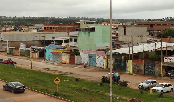 Oito regiões administrativas do Distrito Federal receberão ações integradas de combate à violência; a iniciativa faz parte do programa Viva Brasília — Nosso Pacto pela Vida e teve avanço em reunião para definir um plano de segurança integrado para a Estrutural e o Plano Piloto, mais especificamente o Setor Comercial Sul; as ações definidas nos dois encontros ainda serão aprimoradas pelo grupo, que envolve, além das forças de segurança, os conselhos comunitários de segurança e as administrações regionais