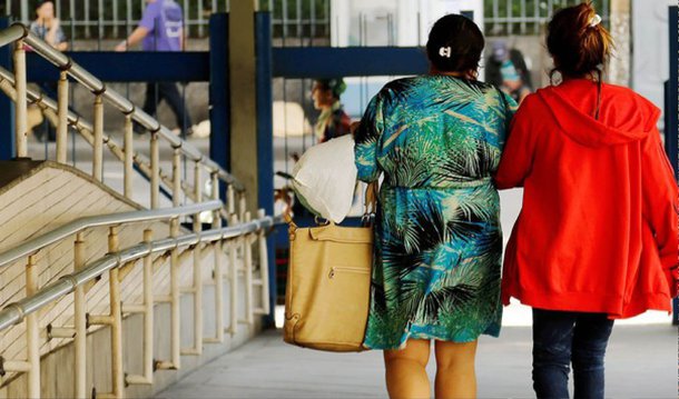  A jovem de 16 anos que supostamente sofreu um estupro coletivo na Zona Oeste do Rio poderá mudar de nome, pois vem recebendo ameças, inclusive de outros estados; de acordo com o secretário Estadual de Assistência Social e Direitos Humanos, Paulo Melo, a coordenação do Programa de Proteção a Crianças e Adolescentes Ameaçados de Morte (PPCAM) está avaliando a possibilidade