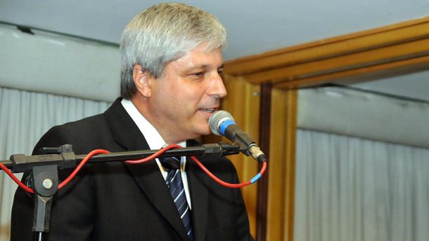 Governo federal estuda determinar a criação de um calendário de leilões de áreas para a exploração e produção de petróleo e gás natural, com a realização de pelo menos um certame por ano; até março, um grupo de trabalho deverá apresentar sugestões para aprovação do Conselho Nacional de Política Energética (CNPE); "Um dos produtos que a gente espera, fruto dessa análise, é que tenha um calendário... Eu espero que tenha um (leilão) por ano, pelo menos", afirmou o secretário de Petróleo, Gás Natural e Combustíveis Renováveis do Ministério de Minas e Energia, Márcio Félix.