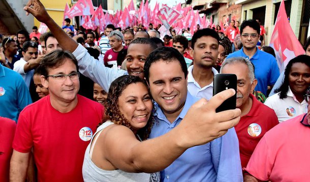 Uma Pesquisa do Instituto Prever aponto o prefeito de São Luís e candidato à reeleição, Edivaldo Holanda, Júnior (PDT), na liderança, com 31,2% das intenções de votos (estimulada), seguido por Eliziane Gama (PPS), com com 17,1%, e por Wellington do Curso (PP), com 17,0%
