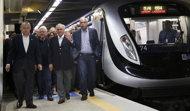 “Eu tenho a mais absoluta convicção de dois fatos:  que esses Jogos servirão para irmanar o Brasil como um todo e para revelar o Brasil aos olhos internacionais mais uma vez e nossa capacidade obreira”, disse Temer na cerimônia de inauguração de uma nova estação da Linha 4 do metrô do Rio; antes da cerimônia, ele foi vaiado e ouviu gritos de Fora, Temer