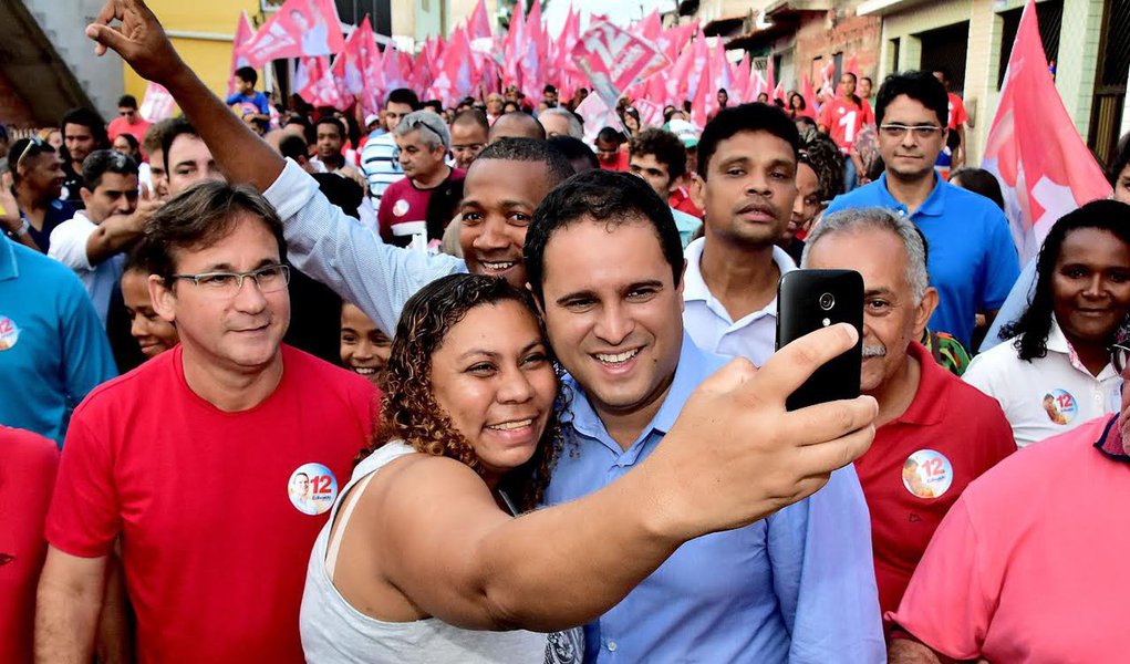 Uma Pesquisa do Instituto Prever aponto o prefeito de São Luís e candidato à reeleição, Edivaldo Holanda, Júnior (PDT), na liderança, com 31,2% das intenções de votos (estimulada), seguido por Eliziane Gama (PPS), com com 17,1%, e por Wellington do Curso (PP), com 17,0%