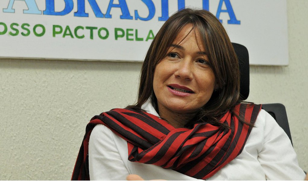 Brasília sediará pela primeira vez, em 2018, o Comitê de Segurança e Polícia Municipal da União de Cidades Capitais Ibero-Americanas; com isso, a secretária da Segurança Pública e da Paz Social, Márcia de Alencar Araújo, passa a ser anfitriã da 20ª edição do comitê, para o biênio de 2017 e 2018; nos próximos dias, ela criará uma comissão para articular e organizar o encontro, marcado para julho; a escolha de Brasília ocorreu na Costa Rica, na semana passada, durante a 19ª reunião do colegiado, da qual a secretária da Segurança Pública participou