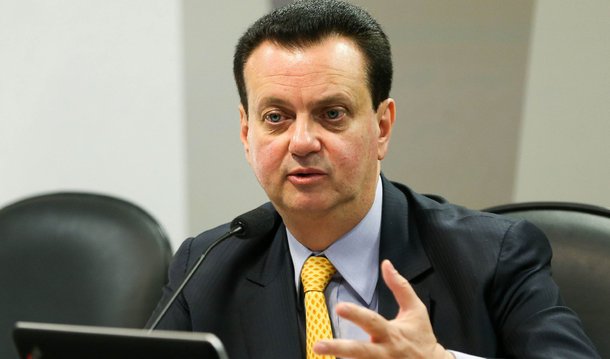 O ministro da Ciência, Tecnologia, Inovações e Comunicações, Gilberto Kassab, disse nesta terça (7), em audiência pública na Comissão de Ciência, Tecnologia, Inovação, Comunicação e Informática do Senado, que a fusão do Ministério da Ciência e Tecnologia com o das Comunicações não trará prejuízos para a pesquisa brasileira; Kassab garantiu que o setor não sofrerá novas restrições orçamentárias; “A sociedade brasileira sabe que os recursos para esse setor não foram suficientes nos últimos 30 anos, a despeito da grande evolução por que passamos. Ao contrário da área das comunicações, a ciência e a tecnologia continuam dependendo de recursos públicos”, disse