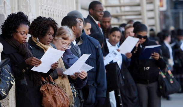 A taxa de desemprego nos Estados Unidos caiu 0,03% para 4,7% em maio, o menor nível desde novembro de 2007; economistas consultados pela Reuters esperavam criação de 164 mil vagas em maio e queda da taxa de desemprego a 4,9%