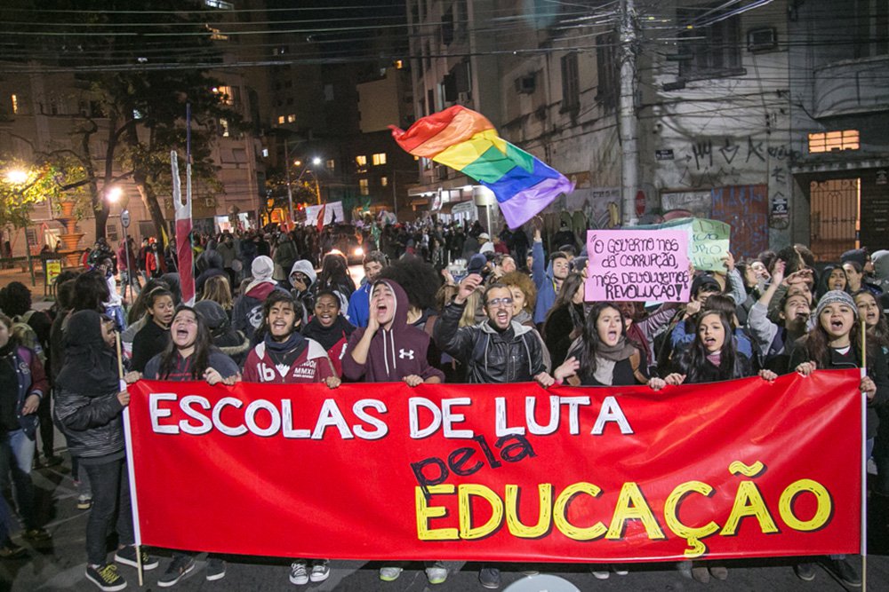 09/06/2016 - PORTO ALEGRE, RS - Segundo ato dos estudantes das escolas ocupadas. Foto: Guilherme Santos/Sul21