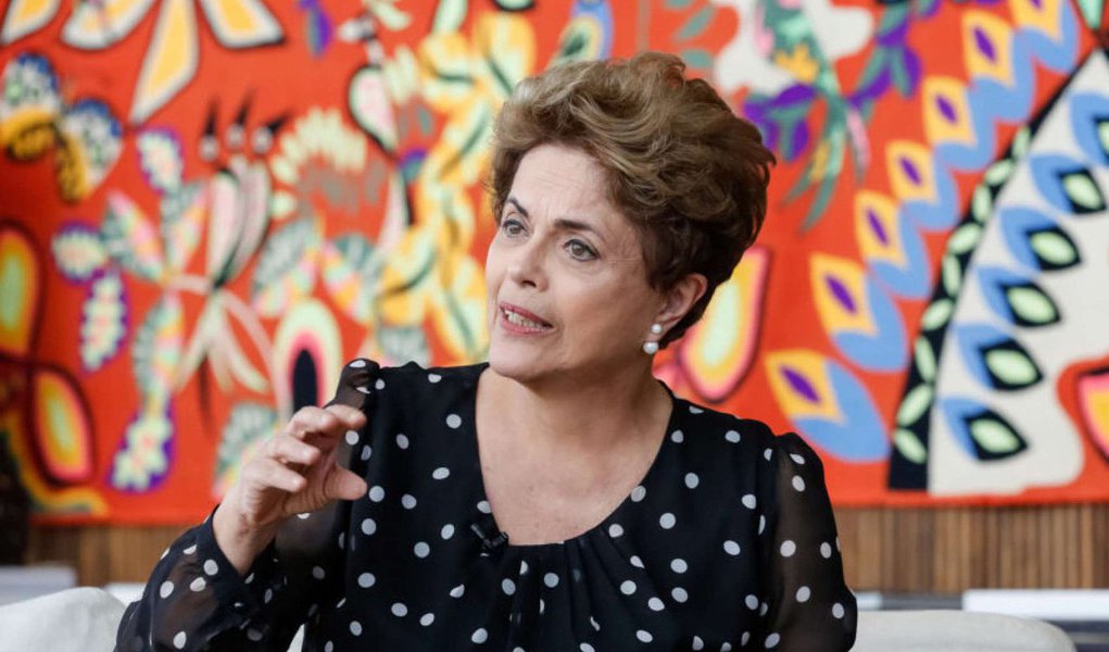 DCM apurou qual será a tônica do discurso da presidente Dilma Rousseff (PT) no Senado nesta segunda-feira (29); ela falará por volta de 30 minutos, a partir das 9h, e fará menção à necessidade de sempre se respeitar a democracia  e a vontade das urnas. Dilma ressaltará a “injustiça de ser condenada mesmo sendo inocente”; presidente afastada discutiu detalhes do texto com Lula, que estará presente, e não com o PT
