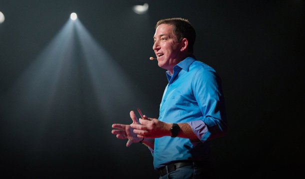 Jornalista que revelou o escândalo da NSA diz que passou a cobrir a política brasileira quando vi o Jornal Nacional divulgar o diálogo entre Lula e Dilma como se fosse novela; em longa entrevista à revista Carta Capital, Glenn Greenwald diz que impeachment foi desfechado para impedir a Lava Jato, aniquilar o PT e mudar totalmente os rumos do País, impondo políticas que nunca seriam aceitas pela população, pelo voto