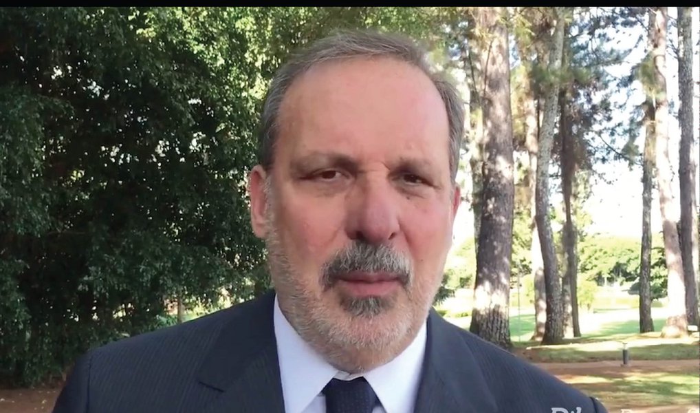 Em vídeo divulgado pela presidente afastada Dilma Rousseff, o ex-ministro de Desenvolvimento Armando Monteiro disse que a medida proposta pelo governo Michel Temer reduzirá drasticamente as fontes de financiamento do Banco, sem benefícios que a justifiquem; "Haverá prejuízo para o setor produtivo, redução das linhas de financiamento aos investimentos, ao capital de giro das empresas e ao apoio às exportações", afirmou