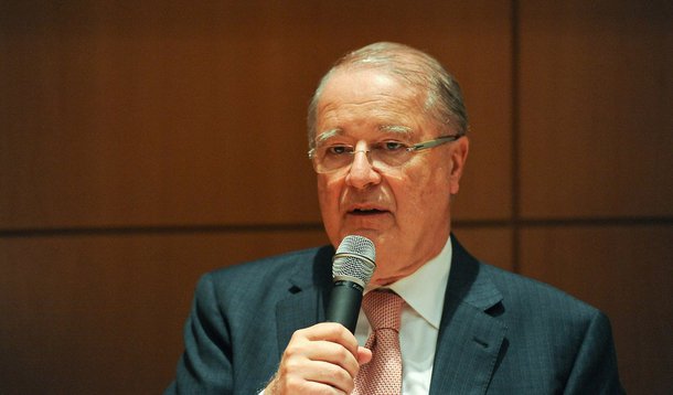 Para o futuro embaixador do Brasil em Washington, Sérgio Amaral, os partidos políticos – na Europa e nos EUA – não foram capazes de captar a tempo a crescente insatisfação da sociedade; “há um esgotamento da democracia liberal. Há uma crise de representatividade na Europa, onde se vê um conjunto de partidos antieuropeus. Nos EUA também há uma crise de representatividade porque os partidos políticos esperavam que certos temas fossem absorvidos e não foram”