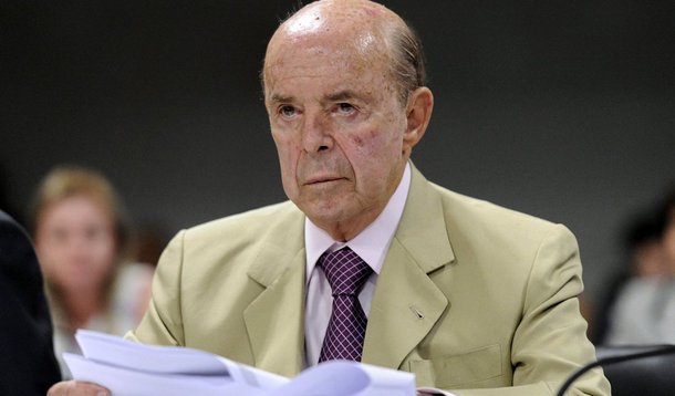 Delator Sérgio Machado, ex-presidente da Transpetro, afirmou que intermediou o pagamento de R$ 250 mil da Queiroz Galvão para o PP a pedido do governador interino do Rio de Janeiro, Francisco Dornelles, em 2010; segundo Machado, o dinheiro foi repassado na forma de doação e veio de “vantagens indevidas”